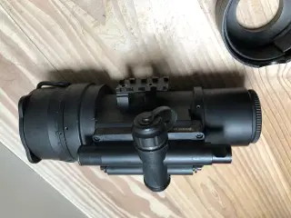 Natsigte clip-on Armasight Black Ghost