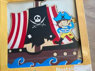 Uro i træ med pirattema