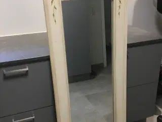 Spejl til væggen