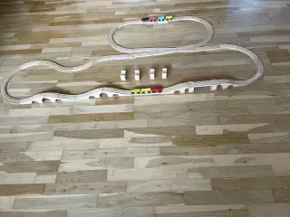 Togbane i træ - Ikea