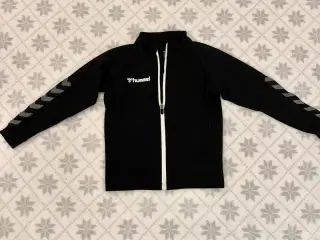 Hummel sort trøje med lynlås. Str 116 cm