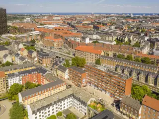 Nyistandsatte kontorlejemål beliggende i hjertet af Nørrebro lige ved metro ogS-tog.