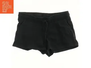 Sort shorts fra H&M (str. 134)