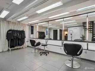 Butik eller frisørsalon i charmerende ejendom – Ingen binding