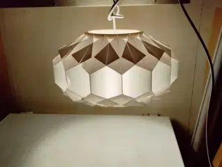 fint lampe af lars schiøler ved navn facett