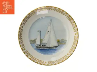 Skibsportræt på porcelæns tallerken (str. Ø 27,5 cm) fra Royal Copenhagen