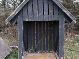 Skur formet som et hus