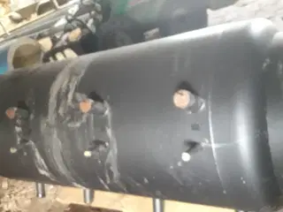 1000 l buffertank med isolering og pumpe 