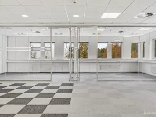 Lagerlejemål med nem adgang på Avedøre Holme tæt på E20