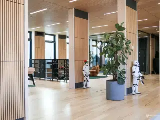Nymoderne kontorlejemål med egen tagterrasse