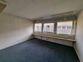 Kontor, kontorfællesskab, klinik, showroom m.m. - i alt ca. 27 kvm
