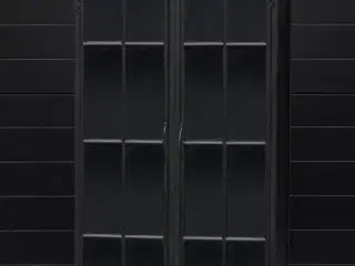Nyt Doom Dark vitrine skab