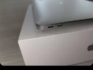 Macbook air 13-inch sælges defekt