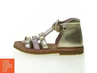 Sandaler fra Dpam (str. 25)