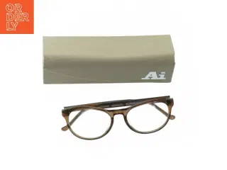 Briller med brun stel fra D.Arnesen (str. 15 cm)