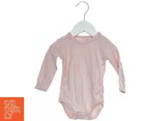 Lyserød bodystocking til baby fra Fixoni (str. 68)