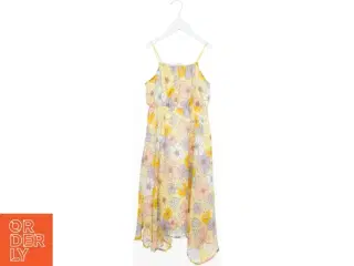 Sommerkjole med blomsterprint fra H&M (str. 122)