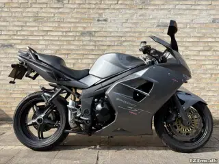 Triumph Sprint ST 1050