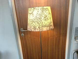 Gulvlampe, Pæn Uden skærm 35 kr med 45 kr