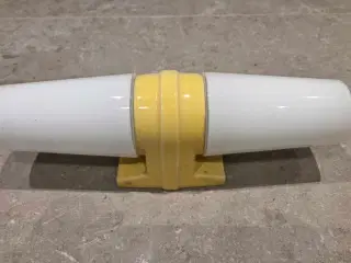 Sigvard Bernadotte gul dobbeltbadeværelseslampe