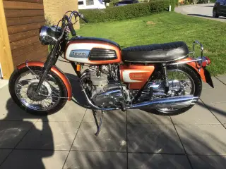 Triumph Trident 750