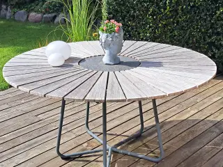 Circle  havebord i god stand