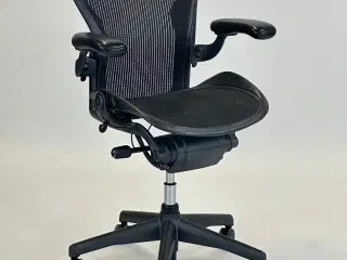 Herman Miller Aeron C Kontorstol – Mørkegrå