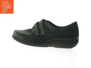 Sorte sko med stropper fra new feet (str. 42 )