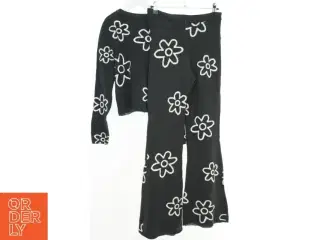 Sort blomstret sæt fra H&M (str. 152)