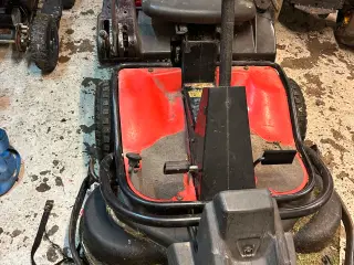 Frontmonteret havetraktor sælges