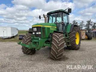 Traktor John Deere 7810