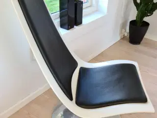 Hvid drejestol med sort læder
