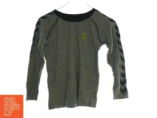 Bluse fra Hummel (str. 104)