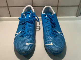 Nike fodboldstøvler str. 45