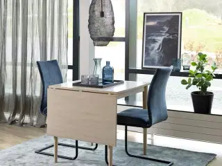 Spisebord med 4 x Clipper stoler 