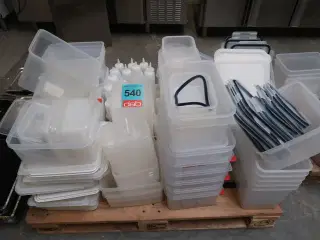 Stort parti Plastkantiner m.m.