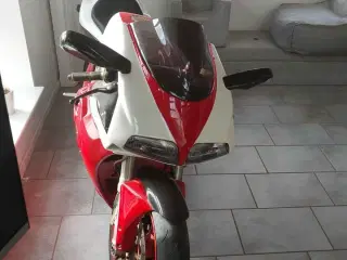 Flot Ducati 748