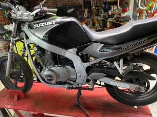 Suzuki g’s 500 E.   Dele