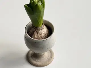 Keramikbæger, vinglas, lys