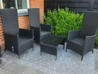3. positions stole med lille bord 