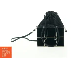 Taske i sort metal og stof med lang rem (str. 15 x 17 cm)