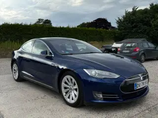 Tesla Model S  85D