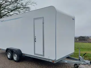 Leje af 3000kg Cargo trailer weekend