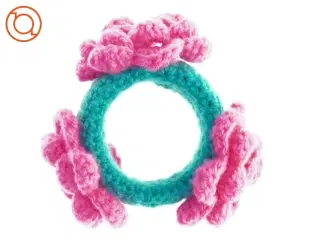 Armbånd med hæklede blomster (str. 7 cm)