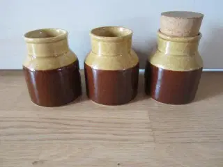 2 krydderi krukker se billederne samlet