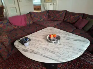 Hjørnesofa med bord 