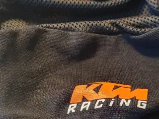 KTM hue til under hjelmen