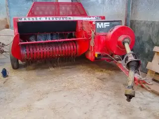 Ballepresser småballer - Massey Ferguson 124