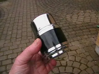 Metaldåse med låg.