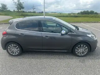 PEUGEOT 208 1,6 BlueHDI Selektion Sky.